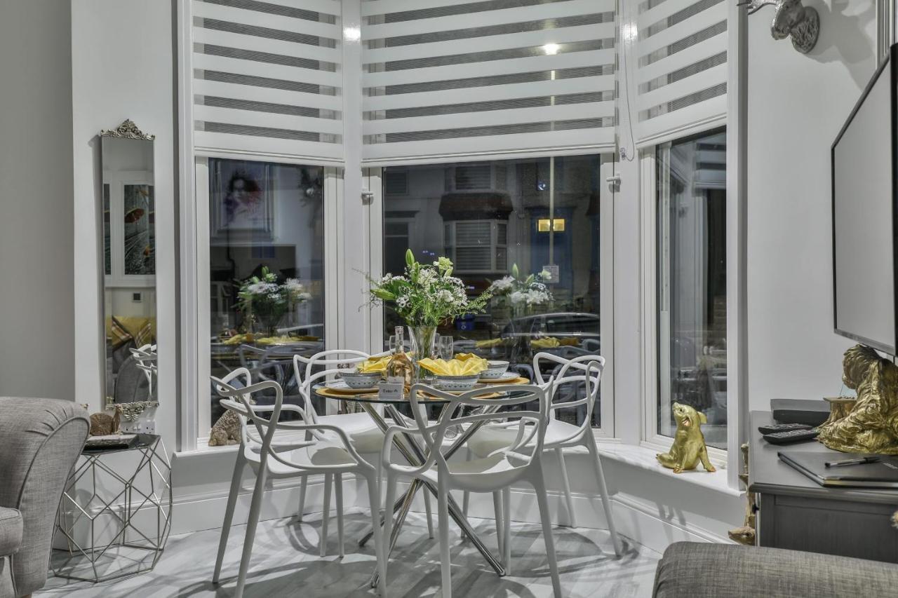 The - Ground Floor - Luxury For Up To 4 Guests Near Open Air Theatre And North Bay